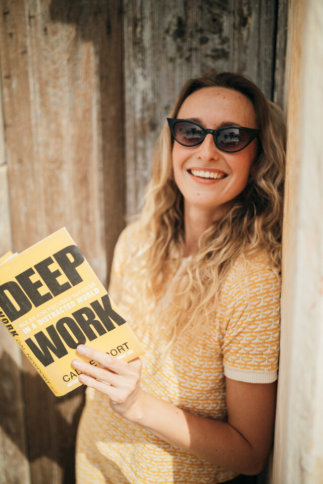 Victoria Puzach holding a copy of Deep Work.